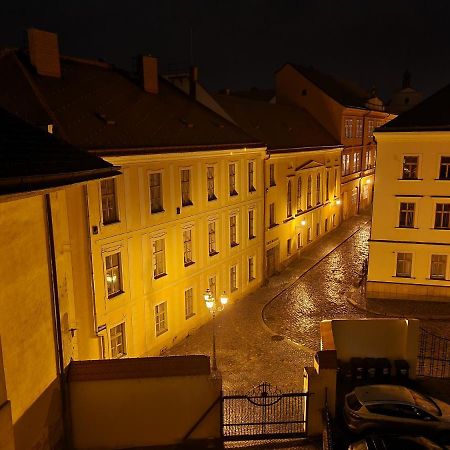 Velke Studio Na Velkem Namesti S Vybavenou Kuchyni Hradec Kralove Ngoại thất bức ảnh